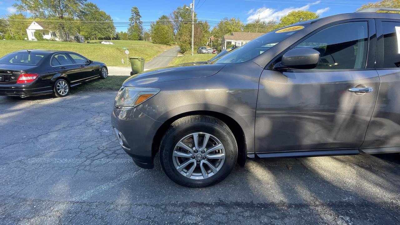 Used 2014 Nissan Pathfinder SV AWD/4WD image 2