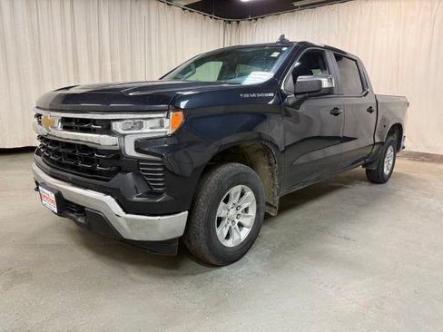 Used 2023 Chevrolet Silverado 1500 LT AWD/4WD image 14
