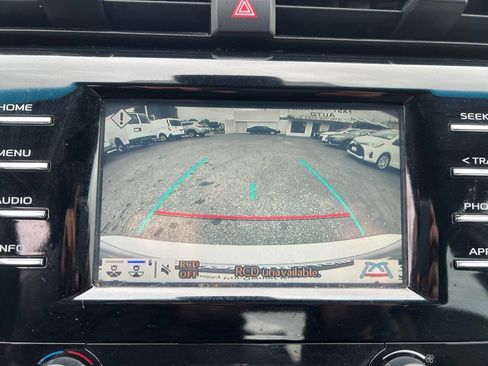 Used 2018 Toyota Camry SE w/ Convenience Package FWD image 18