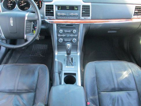 Used 2010 Lincoln MKZ image 9