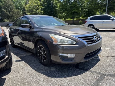 Used 2015 Nissan Altima 2.5 S w/ Power Driver Seat Package FWD image 1