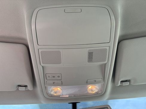 Used 2017 Volkswagen Tiguan S image 24