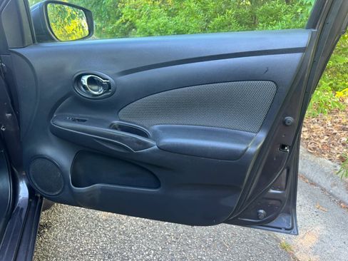 Used 2015 Nissan Versa SV FWD image 6