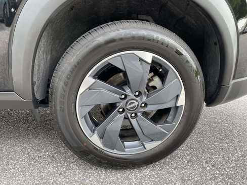 Used 2025 Nissan Rogue SV FWD image 10