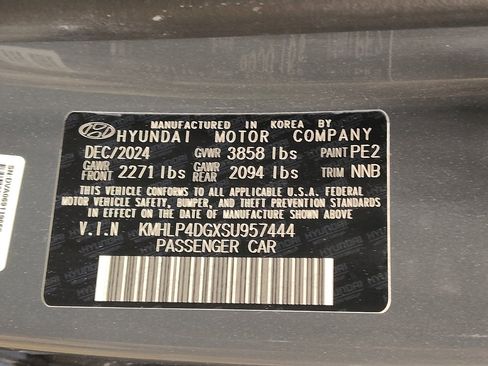 Used 2025 Hyundai Elantra Limited image 33