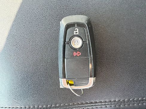 Used 2023 Ford Edge SEL image 30