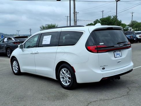 Used 2022 Chrysler Pacifica Touring-L FWD image 11