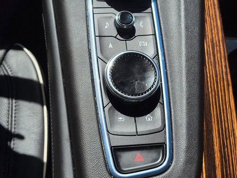 Used 2021 Cadillac Escalade ESV Premium Luxury AWD/4WD image 32