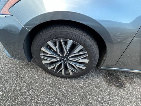 Used 2025 Nissan Altima 2.5 SV FWD image 5