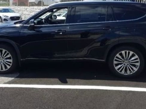 Used 2023 Toyota Highlander Platinum AWD/4WD image 4