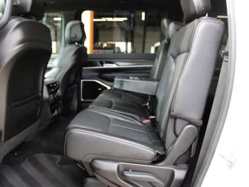 Used 2022 Jeep Wagoneer Series III w/ Premium Group I image 42