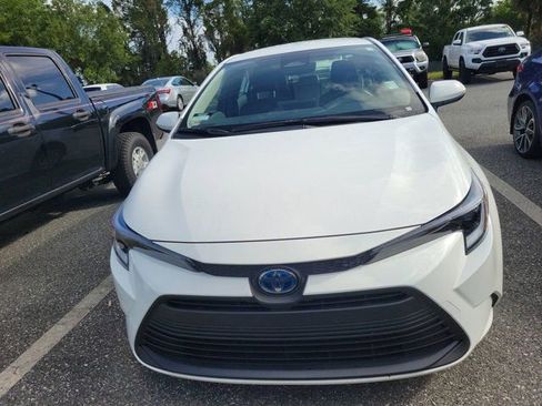 Used 2025 Toyota Corolla LE FWD image 9