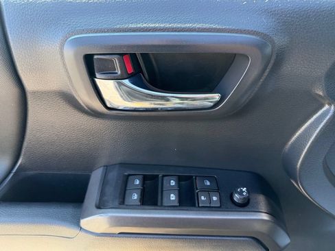 Used 2022 Toyota Tacoma TRD Sport AWD/4WD image 17