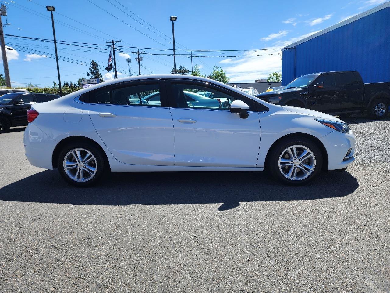 Used 2017 Chevrolet Cruze LT FWD image 5
