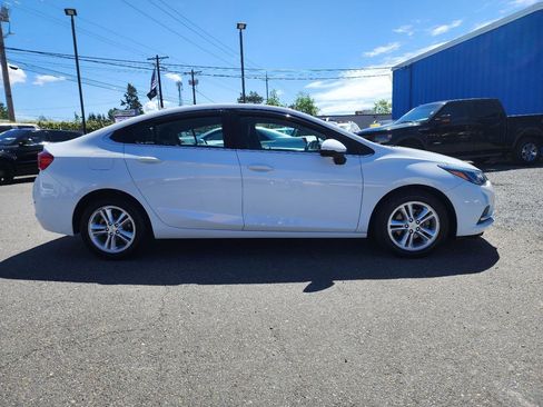 Used 2017 Chevrolet Cruze LT FWD image 5