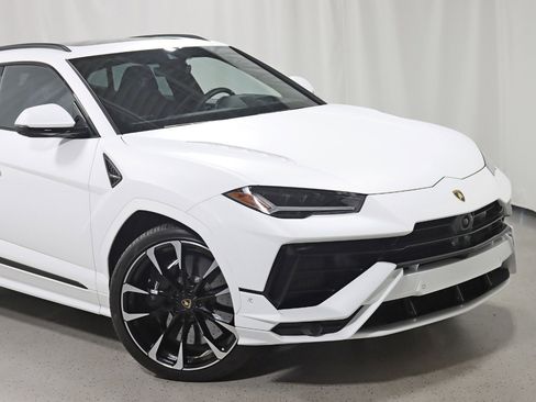 Used 2024 Lamborghini Urus S image 2