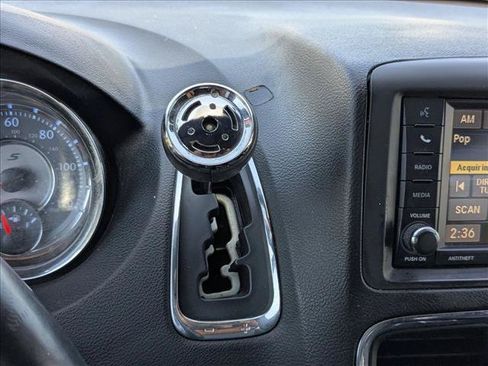 Used 2015 Chrysler Town & Country S w/ Driver Convenience Group FWD image 12