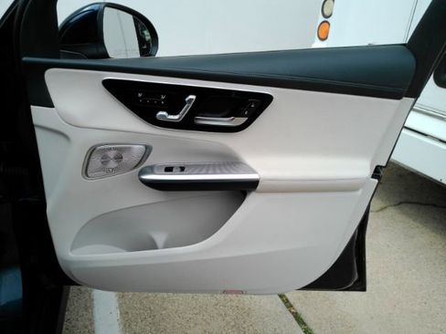 Used 2023 Mercedes-Benz GLC 300 4MATIC w/ Exclusive Trim Package image 20