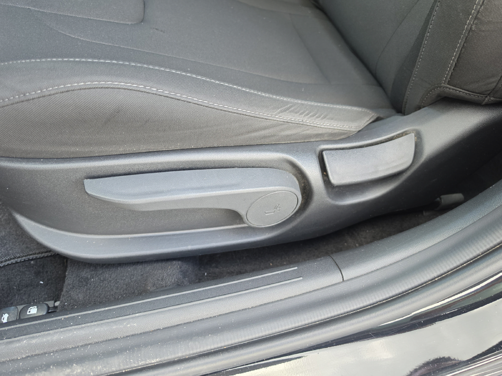 Used 2024 Hyundai Elantra SEL w/ Convenience Package FWD image 24