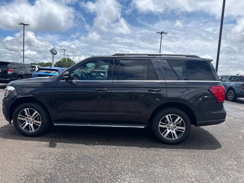 Used 2023 Ford Expedition XLT AWD/4WD image 4