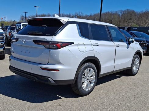 New 2026 Mitsubishi Outlander ES AWD/4WD image 4