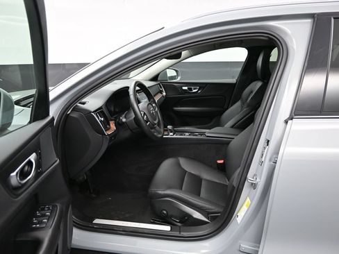 Used 2025 Volvo V60 B5 Cross Country Plus AWD/4WD image 9