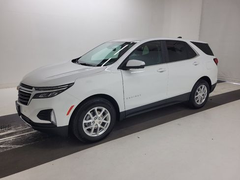 Used 2024 Chevrolet Equinox LT image 2