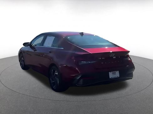 Used 2025 Hyundai Elantra SEL image 9