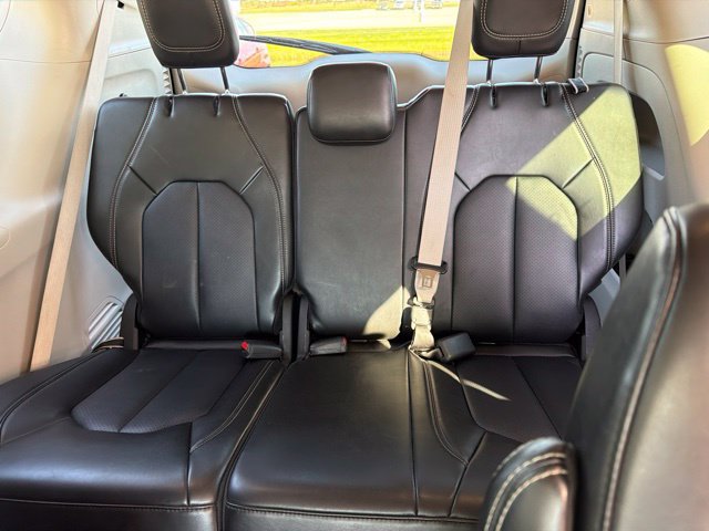Used 2024 Chrysler Pacifica Touring-L FWD image 21
