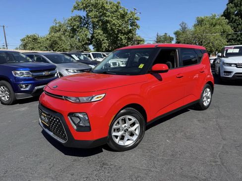 Used 2021 Kia Soul S image 1