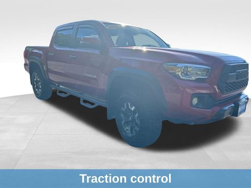 Used 2017 Toyota Tacoma TRD Off-Road AWD/4WD image 10