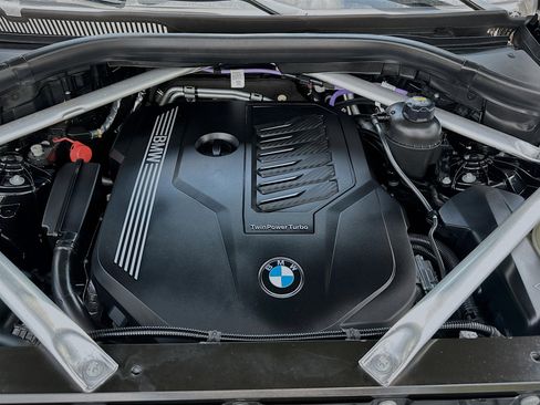 Used 2022 BMW X5 xDrive40i w/ M Sport Package image 33