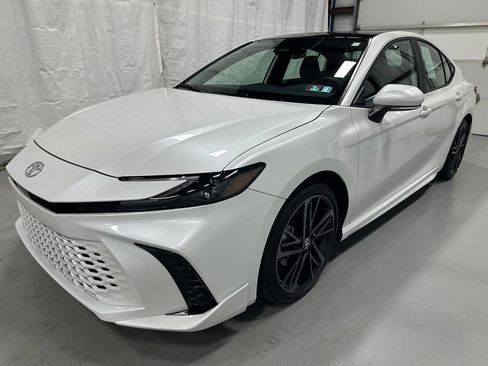 Used 2026 Toyota Camry XSE FWD image 3