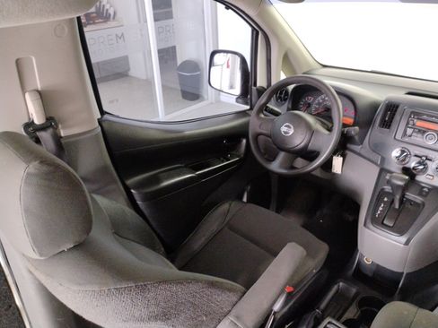 Used 2017 Nissan NV200 S image 37