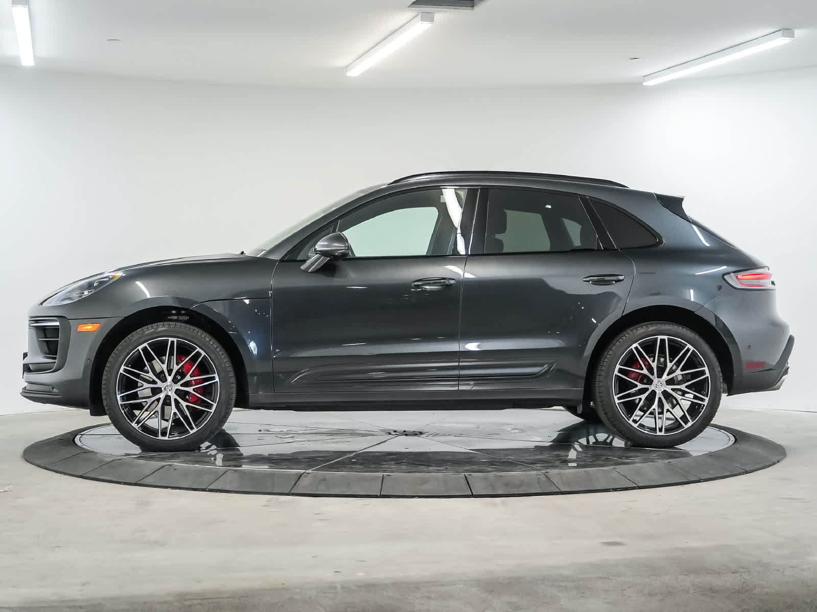 Certified 2023 Porsche Macan S AWD/4WD image 2