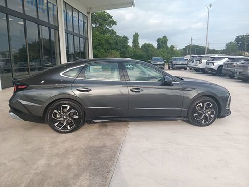 Used 2025 Hyundai Sonata SEL FWD image 10