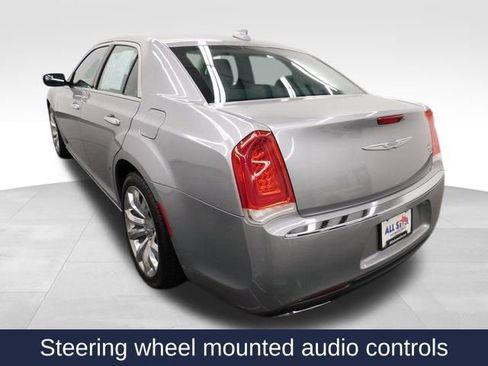 Used 2018 Chrysler 300 Limited image 10