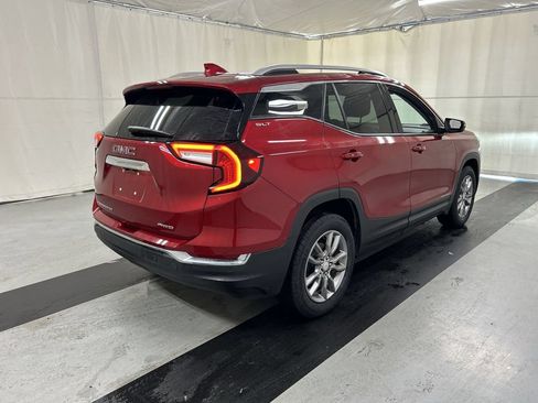Used 2022 GMC Terrain SLT w/ Infotainment Package II AWD/4WD image 2