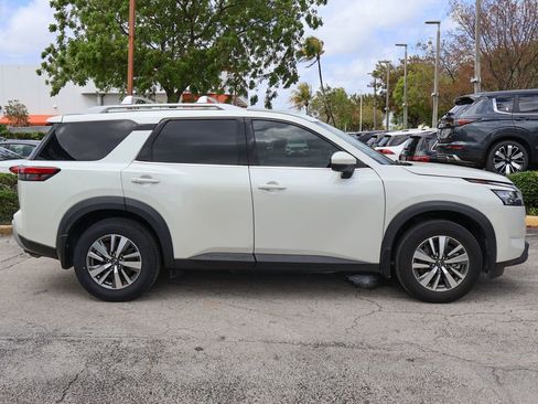 Used 2024 Nissan Pathfinder SL FWD image 19