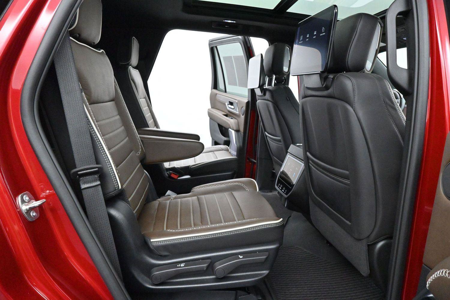 Used 2025 GMC Yukon Denali Ultimate AWD/4WD image 40