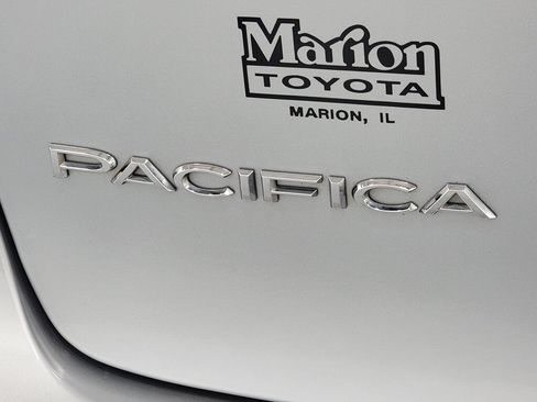Used 2023 Chrysler Pacifica Touring-L FWD image 10