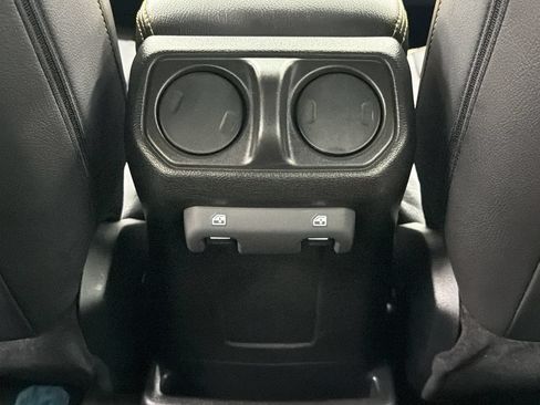 Used 2024 Jeep Wrangler Unlimited w/ Convenience Group AWD/4WD image 34