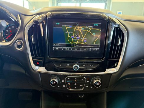 Used 2018 Chevrolet Traverse LT FWD image 19