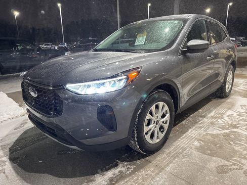 Certified 2023 Ford Escape Active w/ Tech Pack #2 image 3