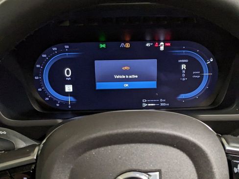 New 2025 Volvo XC90 T8 Core w/ Climate Package image 16