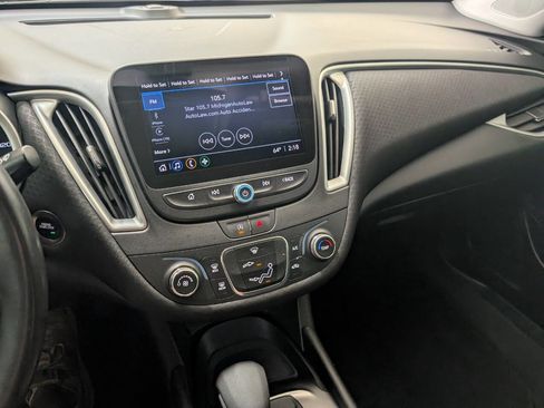 Used 2022 Chevrolet Malibu RS image 9