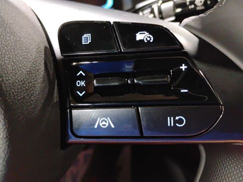 Used 2025 Hyundai Elantra Sport image 32