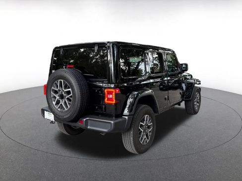 Used 2025 Jeep Wrangler Unlimited Sahara AWD/4WD image 7