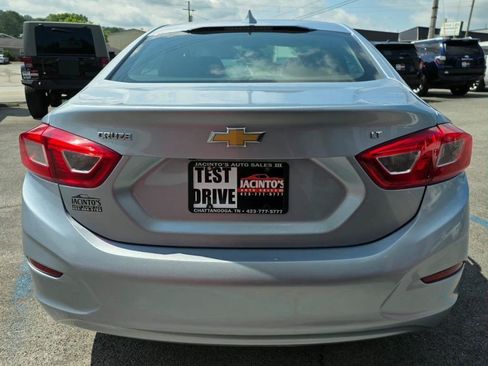 Used 2017 Chevrolet Cruze LT w/ Convenience Package FWD image 2