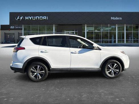 Used 2018 Toyota RAV4 XLE image 3